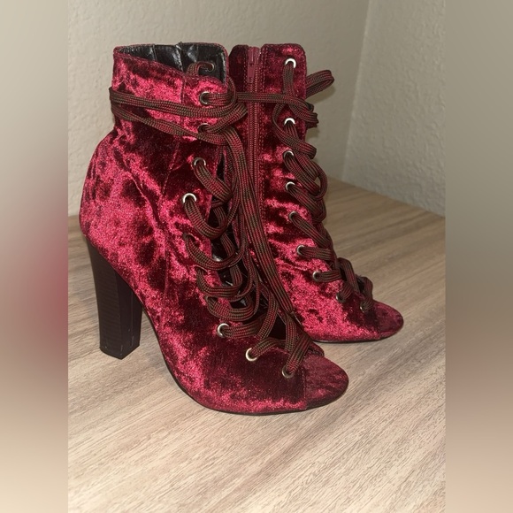 Heels - Picture 1 of 2